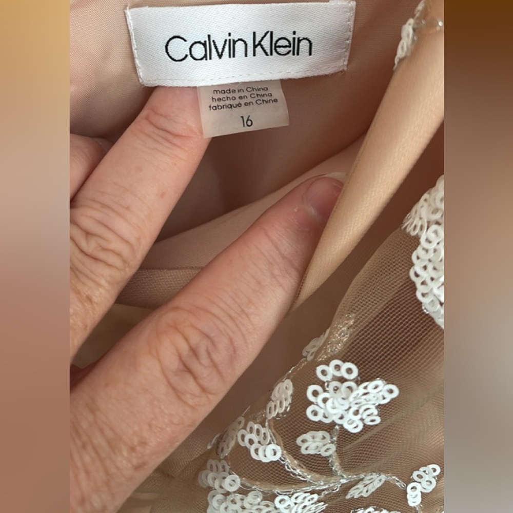 Calvin Klein dress. Great for a wedding party, shower, or even a prom.
